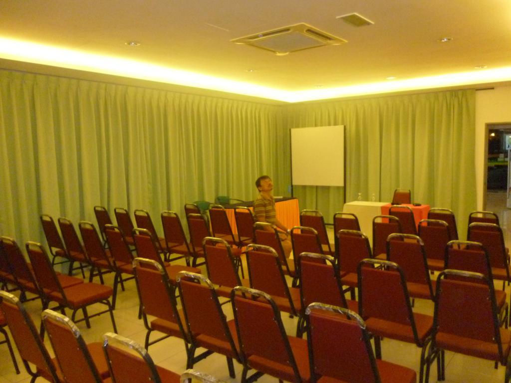 G Six Hotel Sitiawan Exterior photo